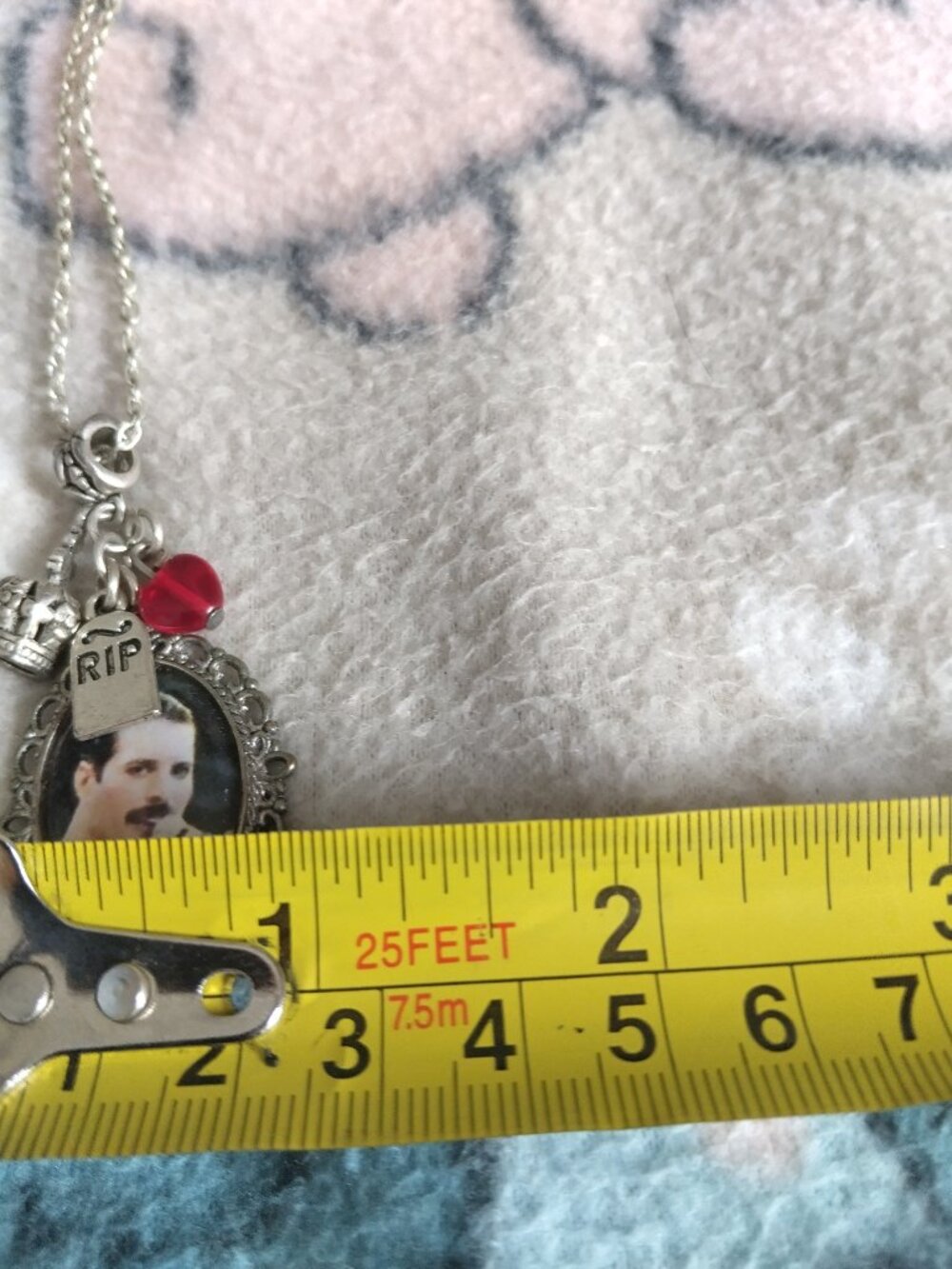 MUST HAVE RARE FREDDIE MERCURY HANDMADE NECKLACE - Picture 2 of 3
